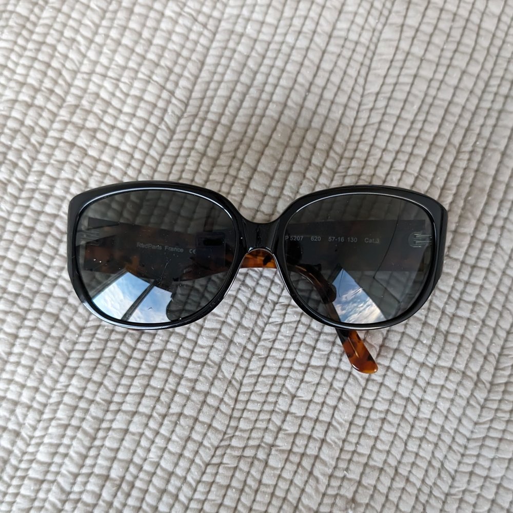 Red Paris France Nero Sunglasses with Tortishelle Arms